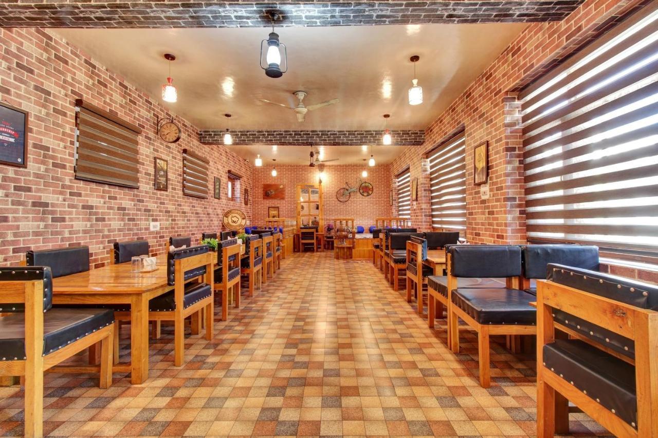 Super Oyo Capital O 91600 The Village Classic Hotel And Restaurant Сринагар Экстерьер фото